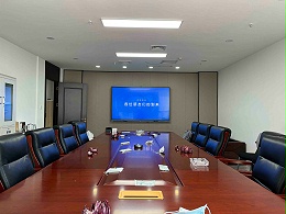成都新艺人建设工程有限公司新装修会议室使用会议平板作为会议设备